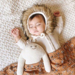 The Blueberry Hill Lion Bonnet